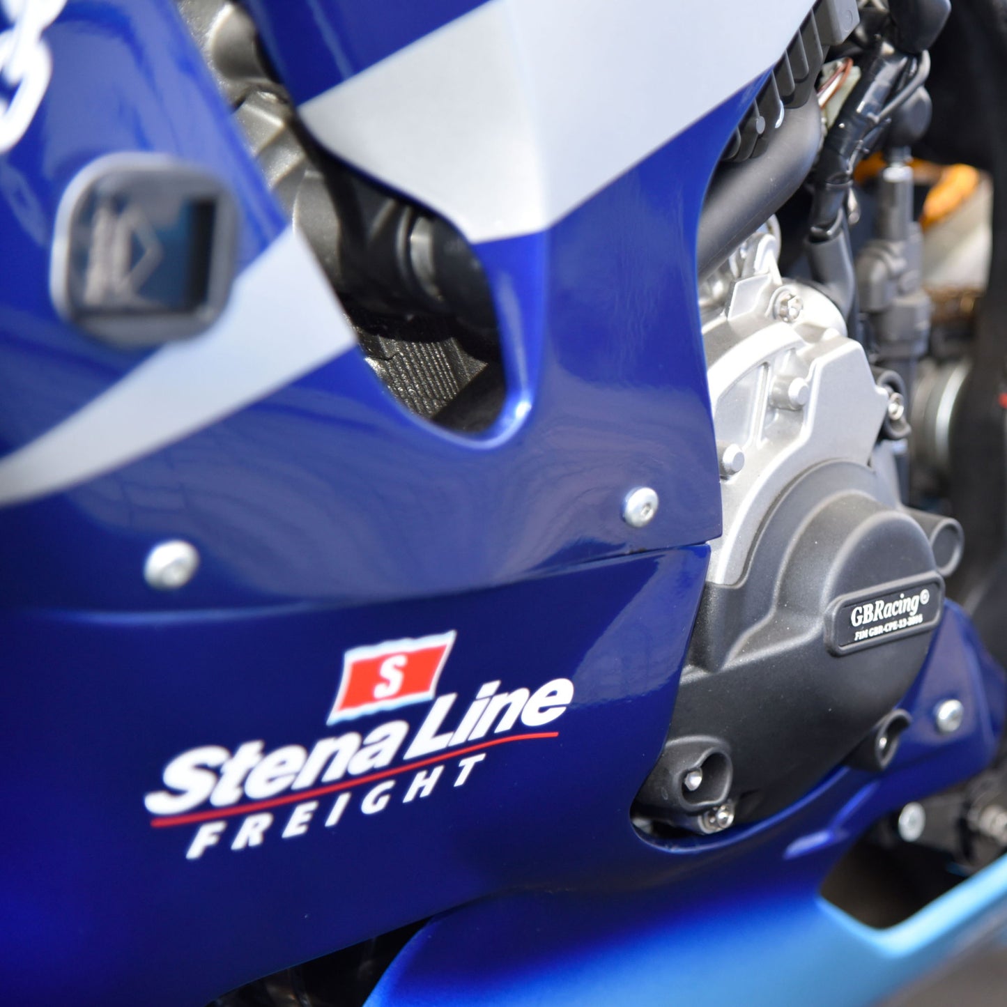 Yamaha R1 Frame Slider GBRacing