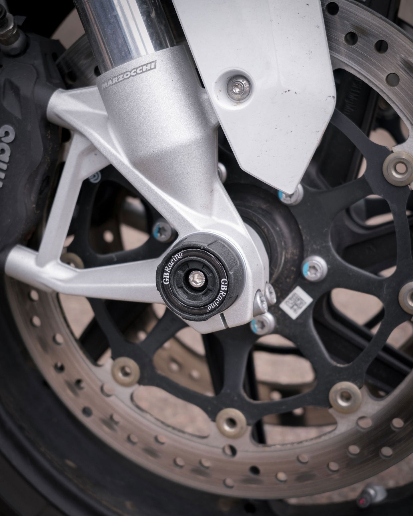 BMW S1000RR / S1000RR-R / XR / M1000RR 2019–2025 GBRacing Spindle Protector