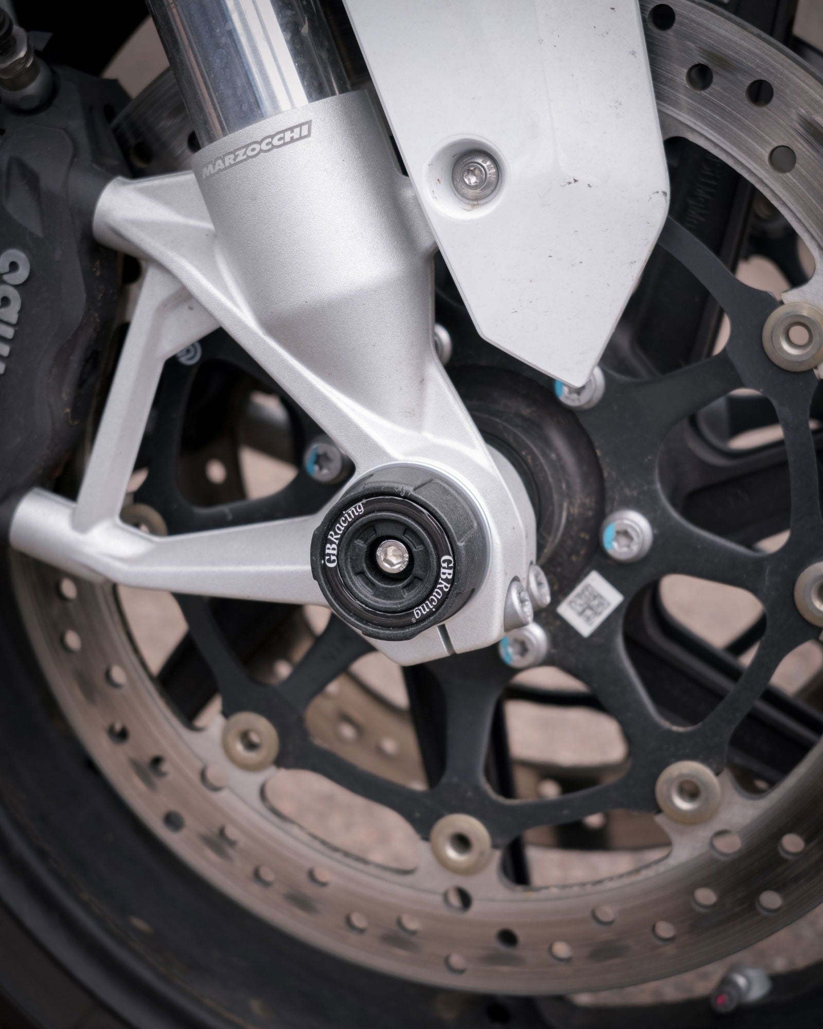 BMW S1000RR / S1000RR-R / XR / M1000RR 2019–2025 GBRacing Spindle Protector