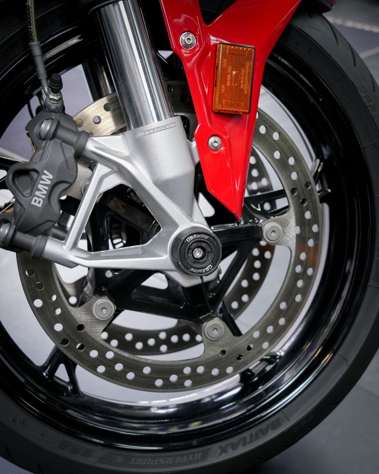 BMW S1000RR / S1000RR-R / XR / M1000RR 2019–2025 GBRacing Spindle Protector