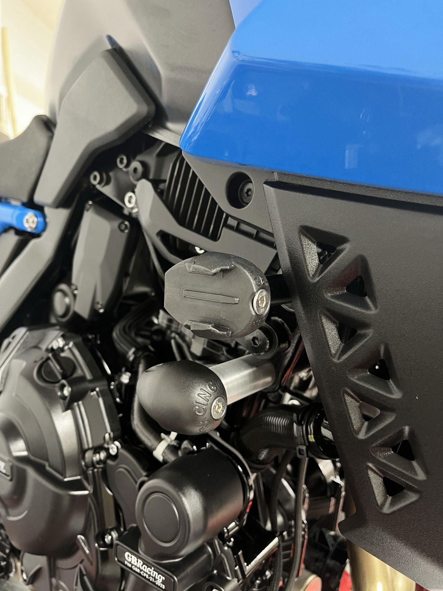 FS-GSX-8S-M3-RHS-S GBRacing Bullet Frame Sliders