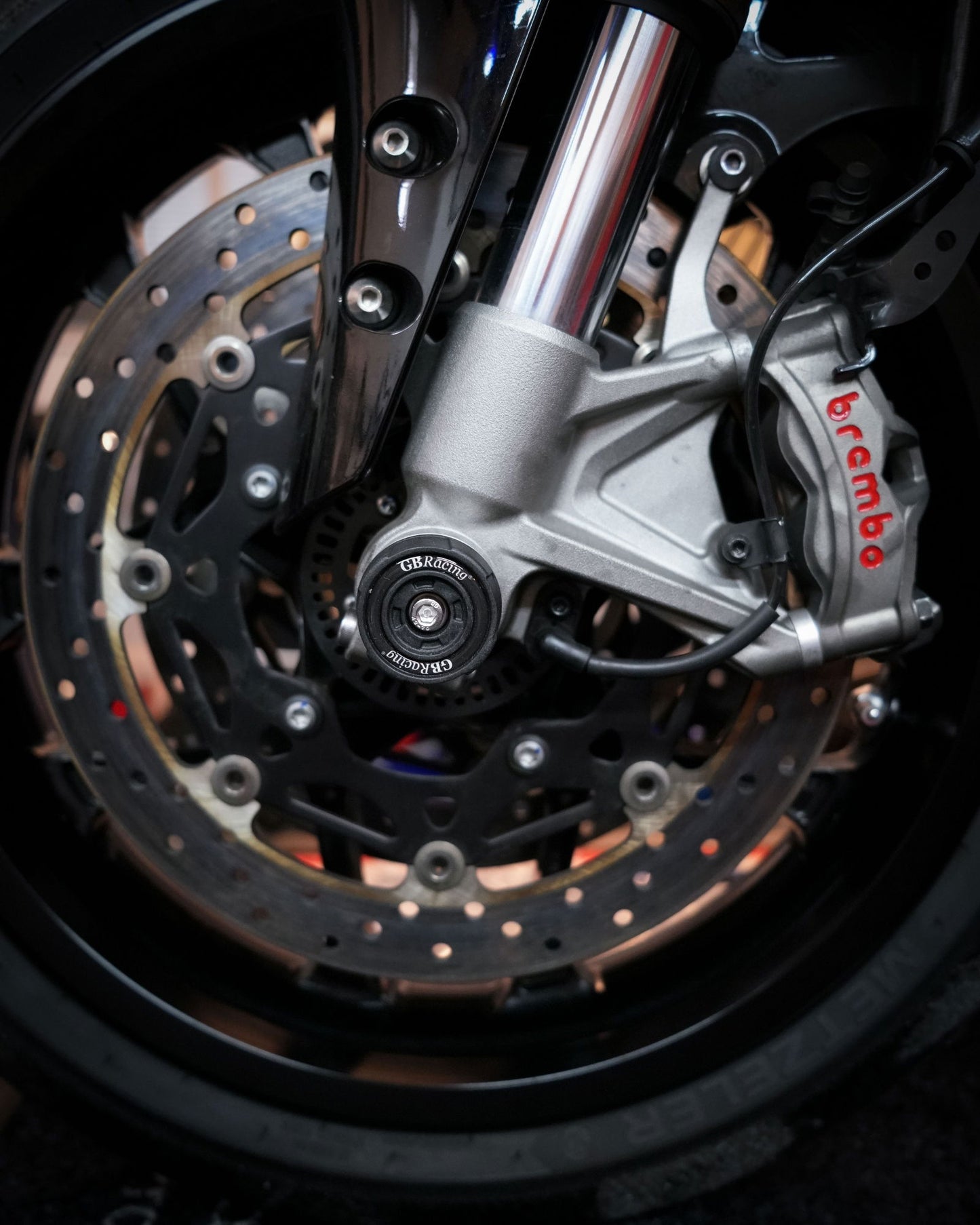 Front-LHS-Yamaha-R1 GBRacing Engine Protection Spindle Protectors