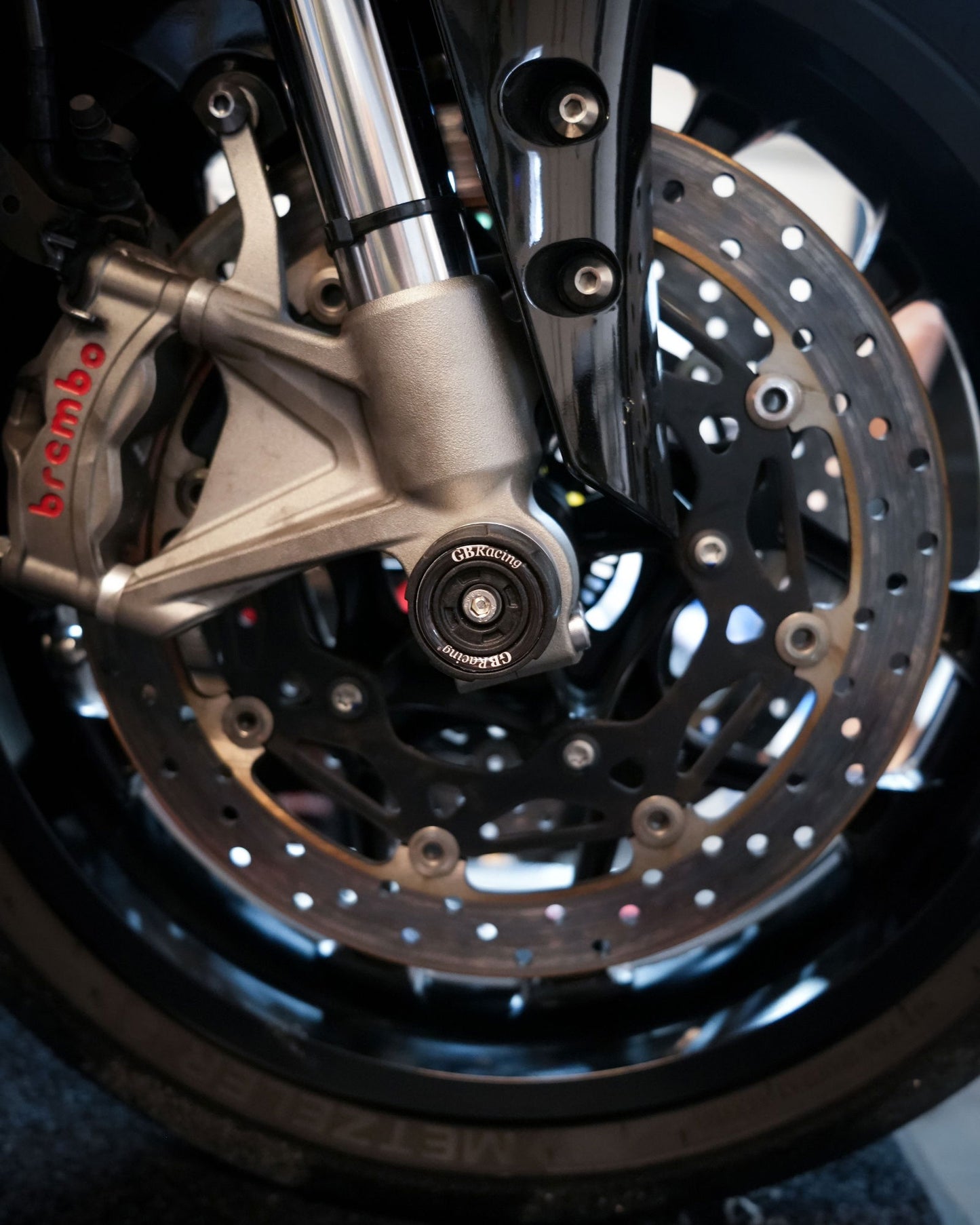 Front-RHS-Yamaha-R1 GBRacing Engine Protection Spindle Protectors