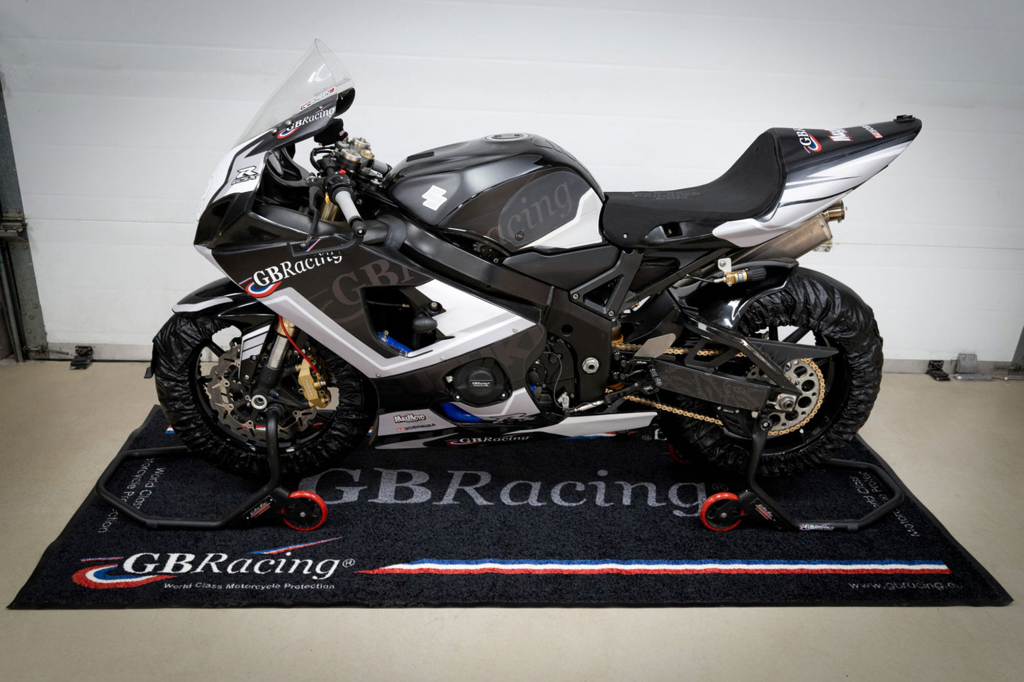 GBRacing Mat and Bike