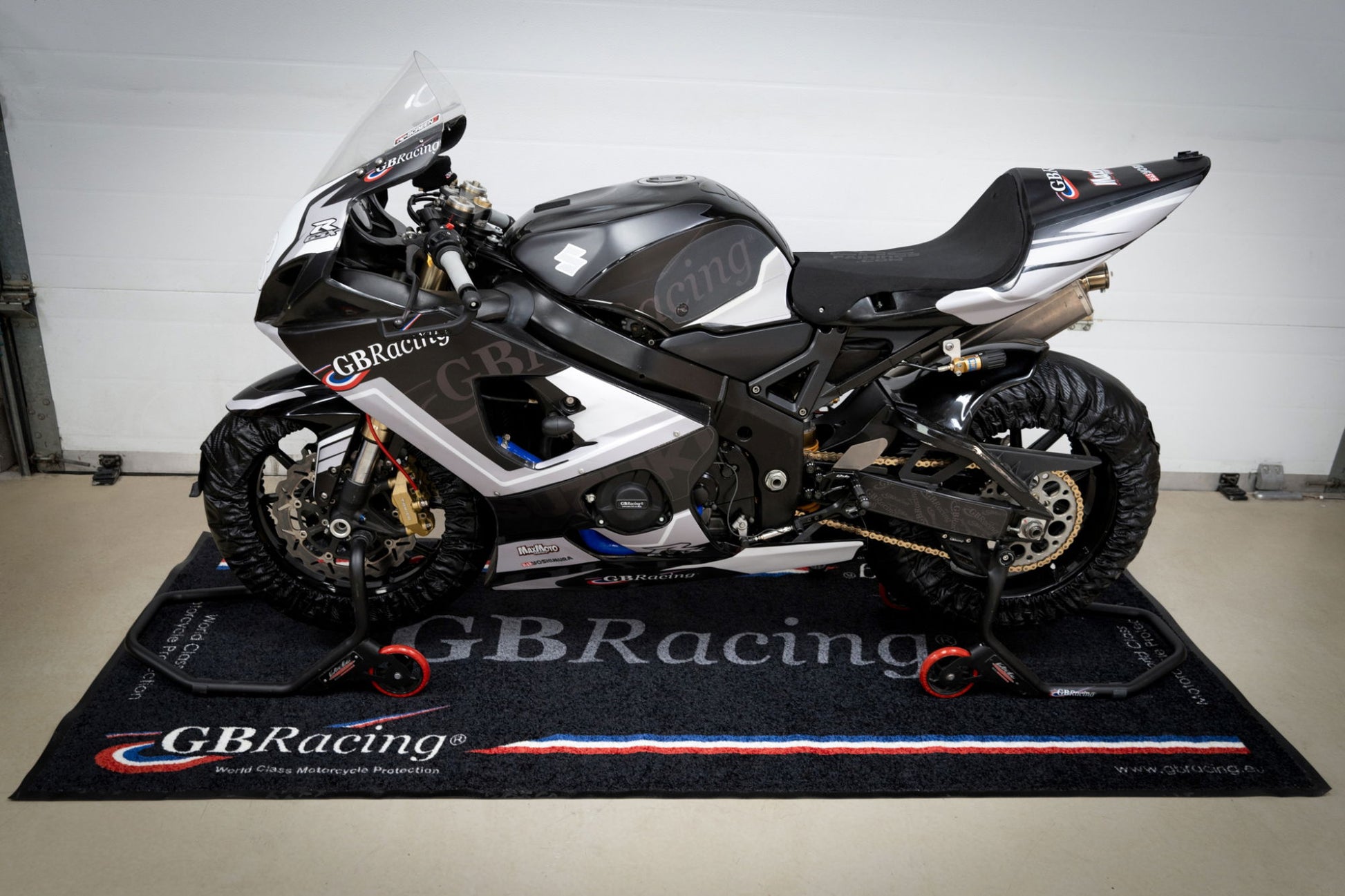 GBRacing Mat and Bike