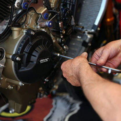 Mechanic with V4R Clutch