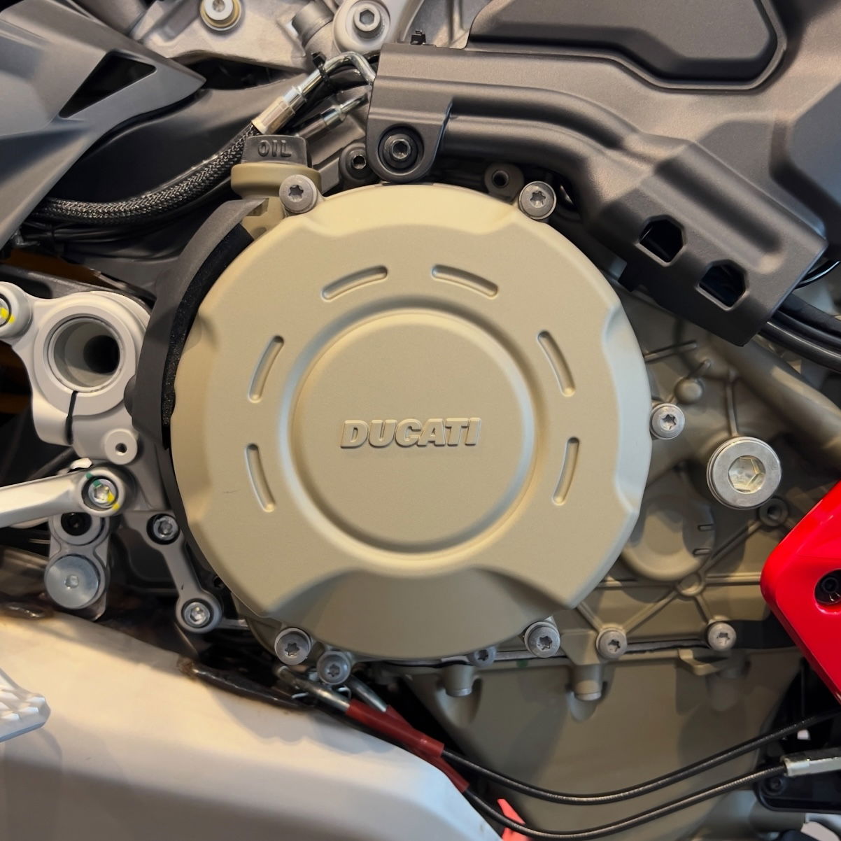 V4S Wet Clutch Naked
