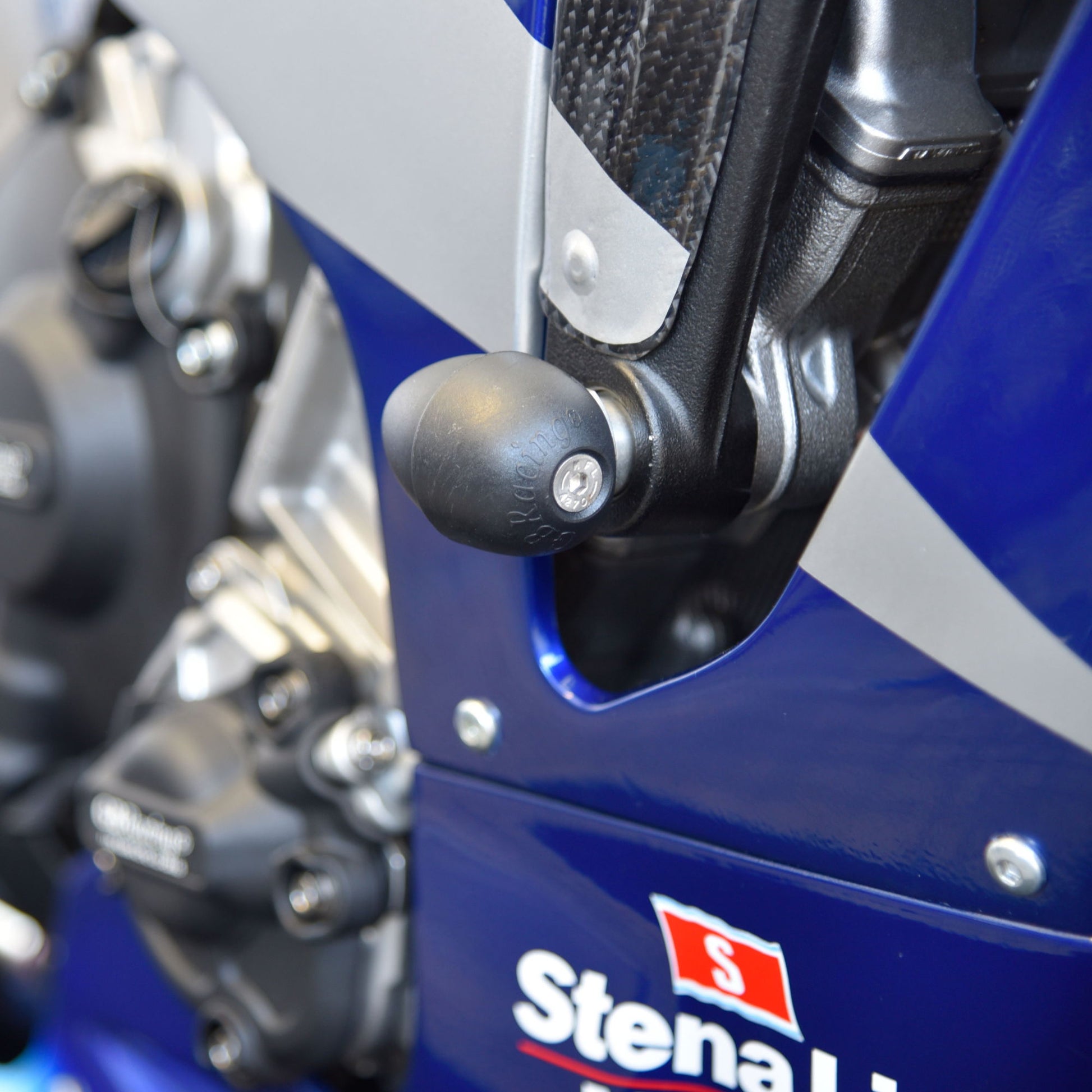 Yamaha R1 Frame Slider GBRacing